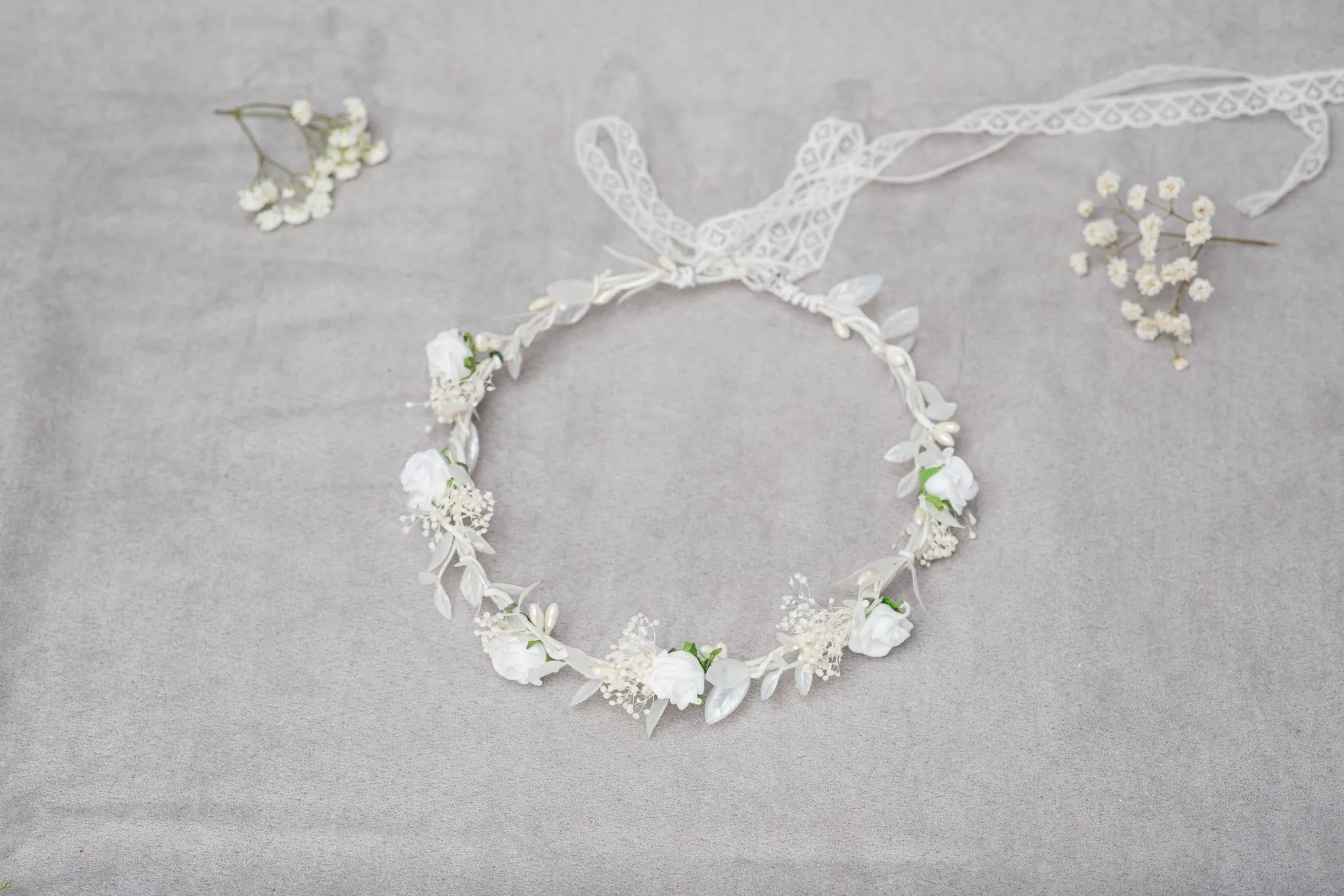 Communion wreath with white roses