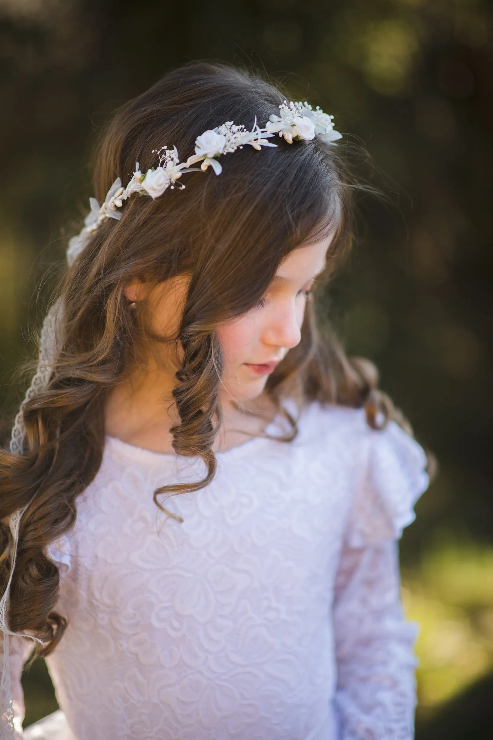 Communion wreath with white roses