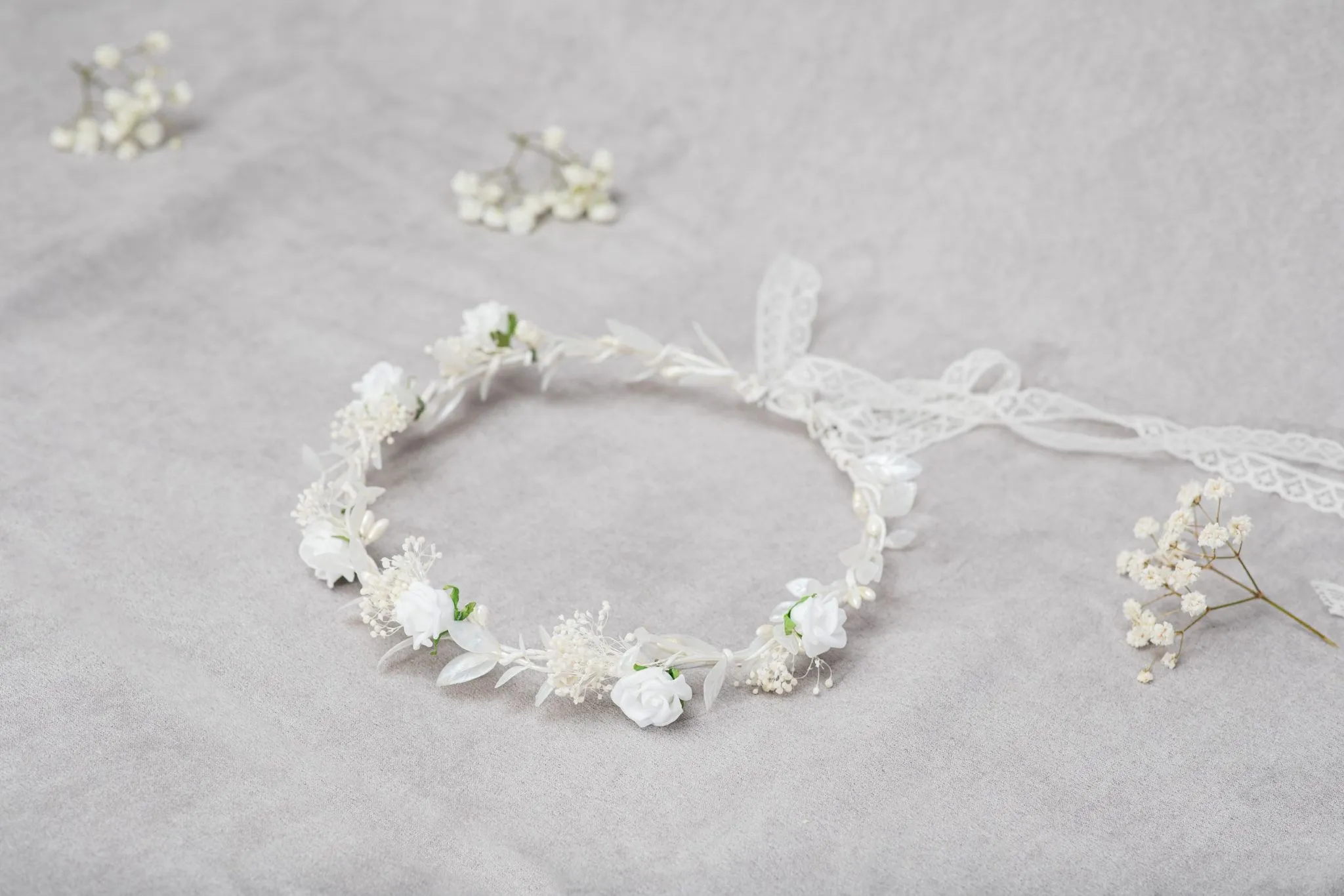 Communion wreath with white roses